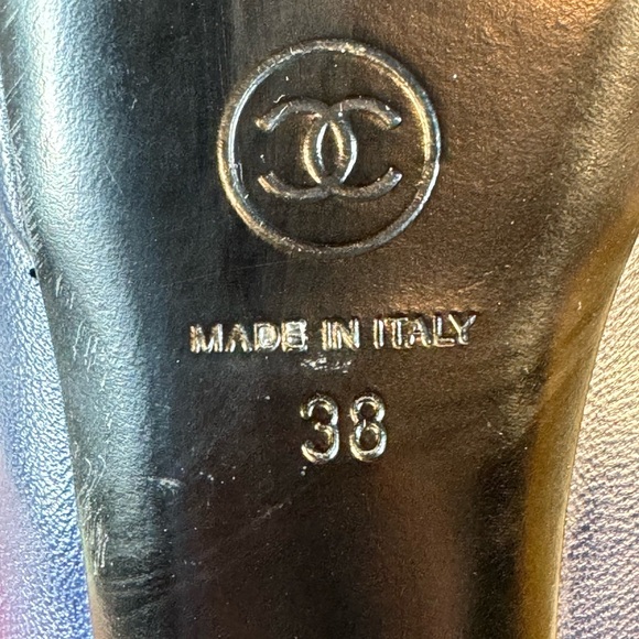 Chanel Cap Toe Chain Platform Pumps Navy Leather Size 38 - Picture 10 of 17